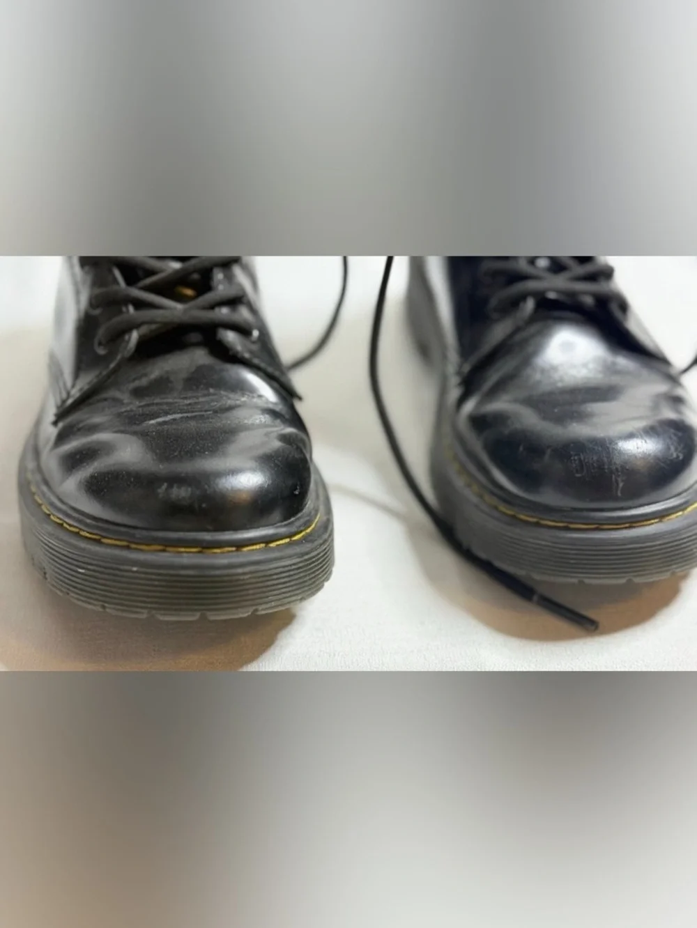 Dr. Martens Delaney Size 2 Y Girls Kids Black Glossy Leather Ankle Zipper Boots